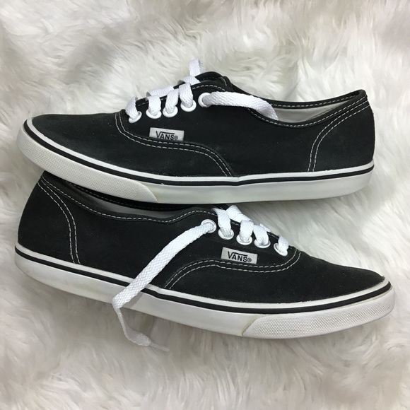 black authentic vans size 6